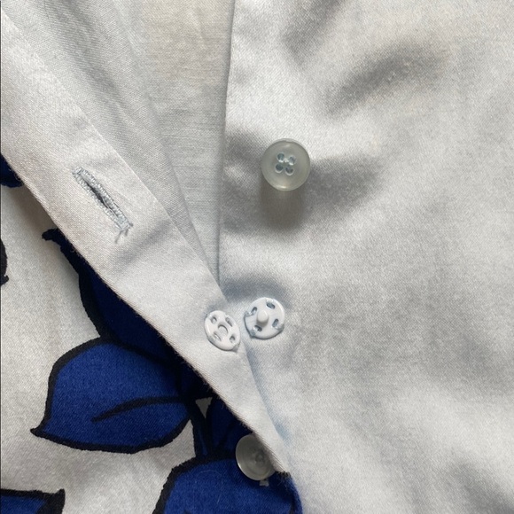 NY&Co Blue Floral Long Sleeve Button Down Shirt Women's Size Medium - Picture 11 of 16